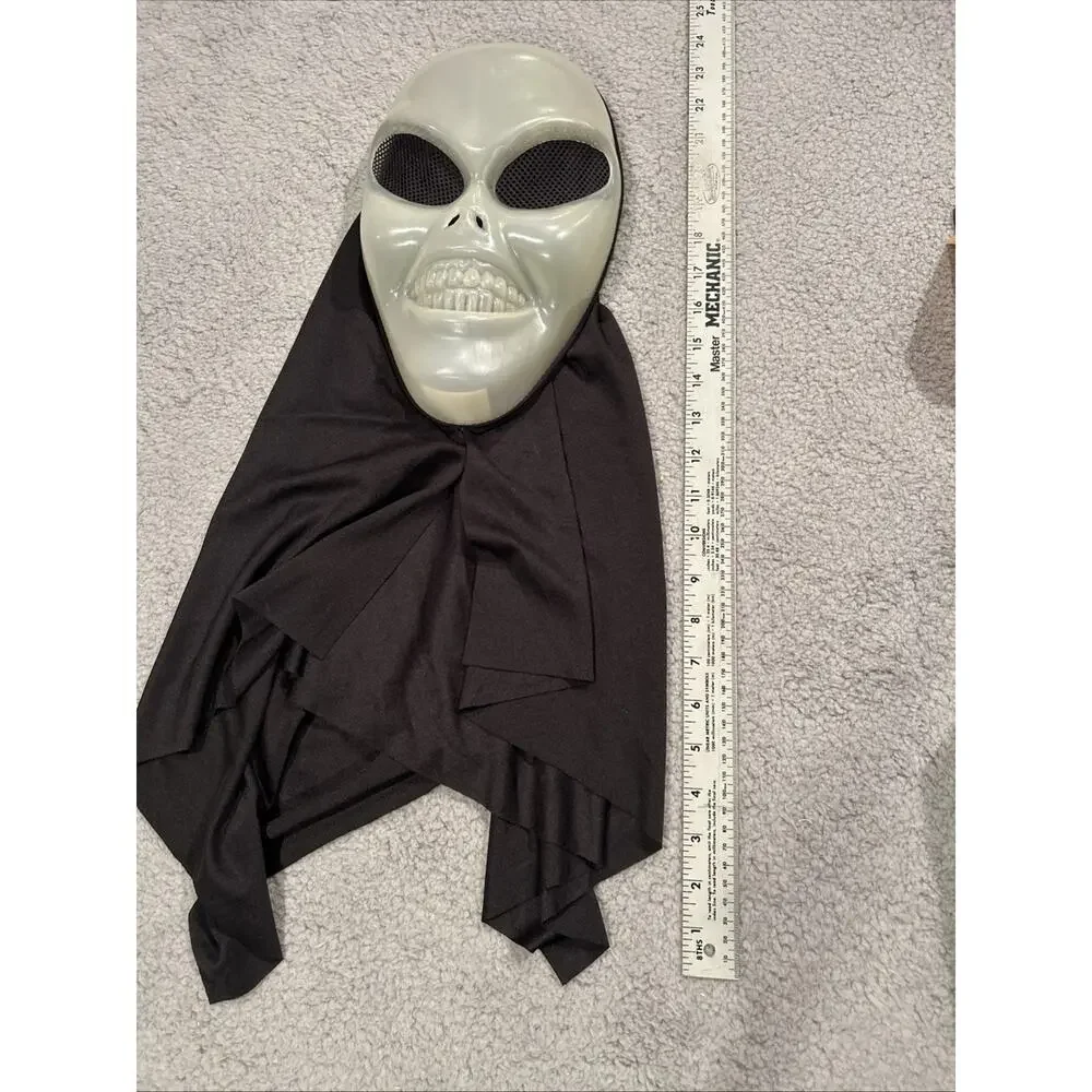 2000 Masquerade Magic Visible Visitors Alien Halloween Mask Glow-In-Dark SCARY